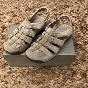 Women’s Clark sandals size 8